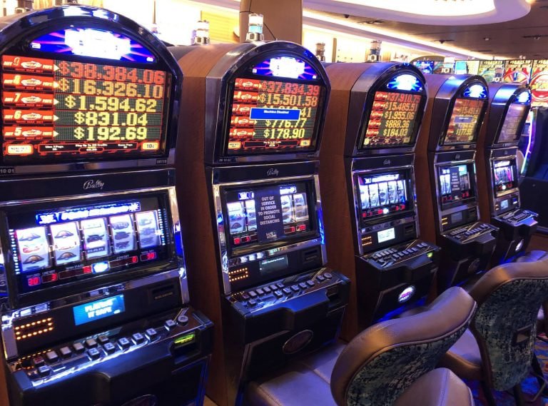 momoplayer Colok Naga game interface showing three-digit number selection and betting controls